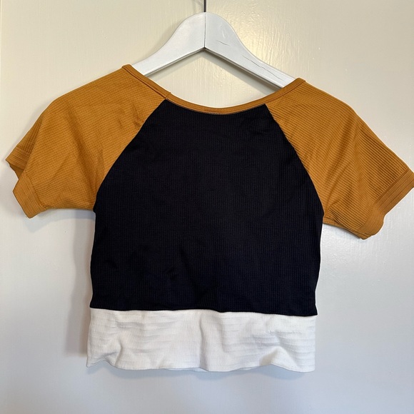 Matching athletic snap side shorts + ribbed cropped tee - Picture 5 of 6